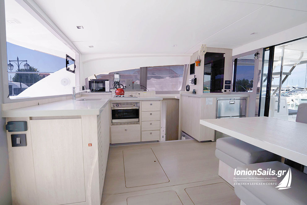 ionionsails.com - charter Leopard 43, Horizon, catamaran