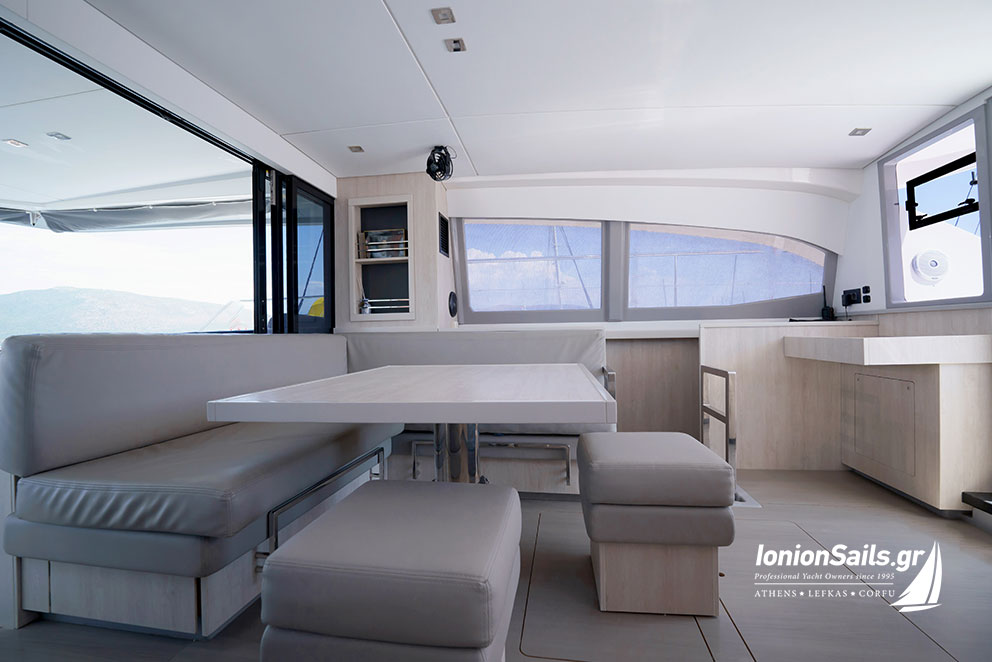 ionionsails.com - charter Leopard 43, Horizon, catamaran